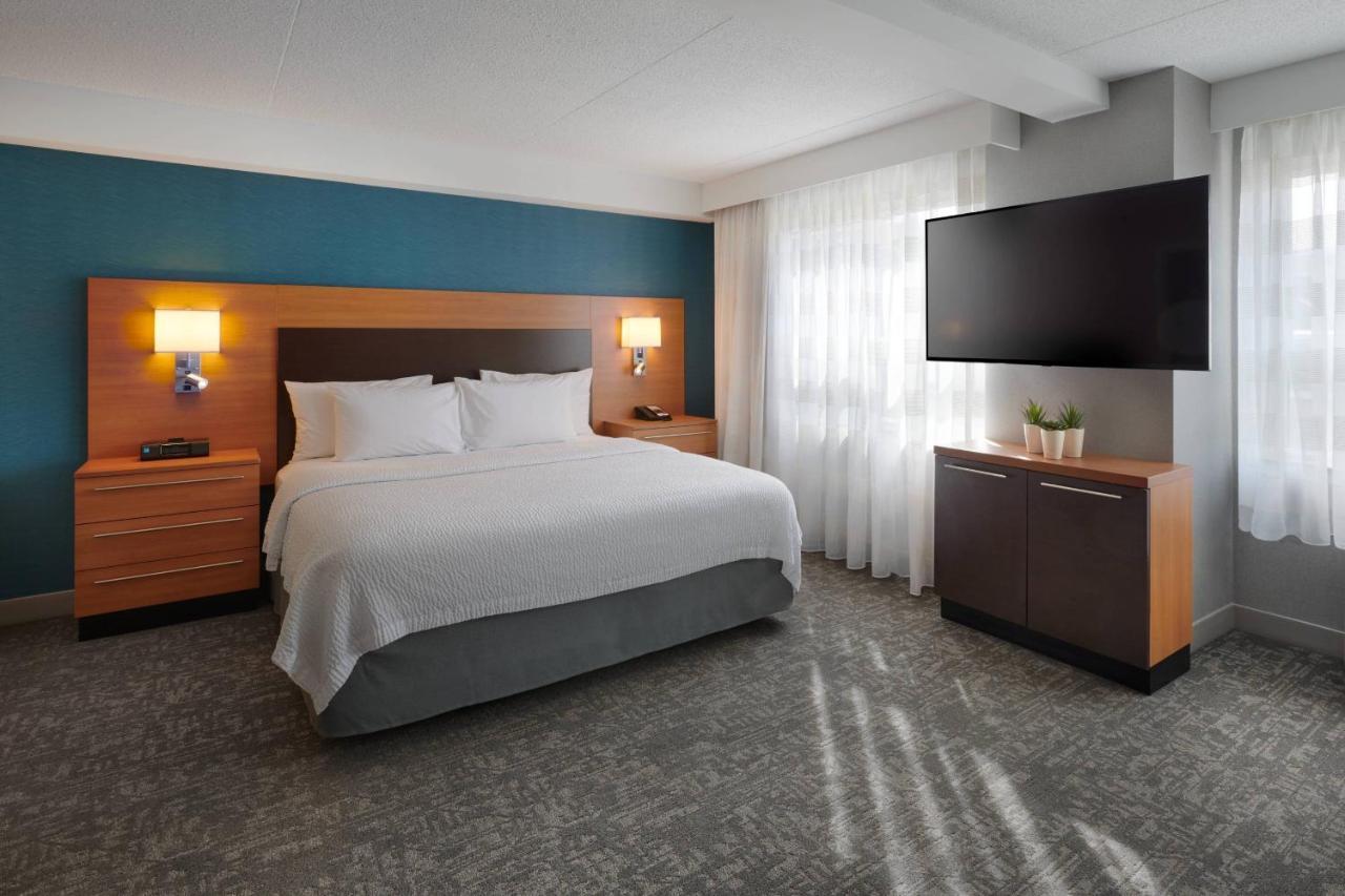 Towneplace Suites By Marriott Mississauga-Airport Corporate Centre Exterior photo