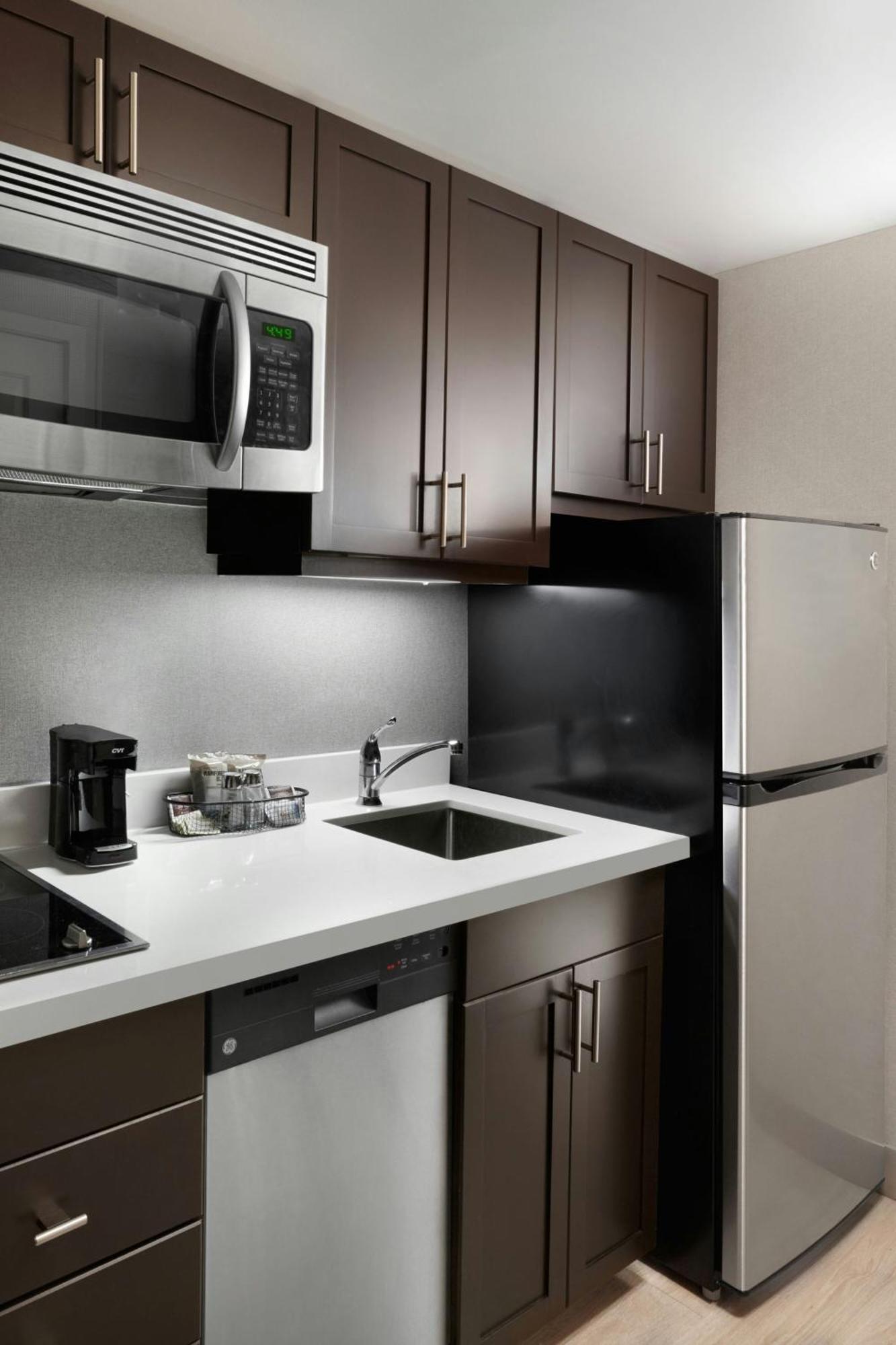 Towneplace Suites By Marriott Mississauga-Airport Corporate Centre Exterior photo