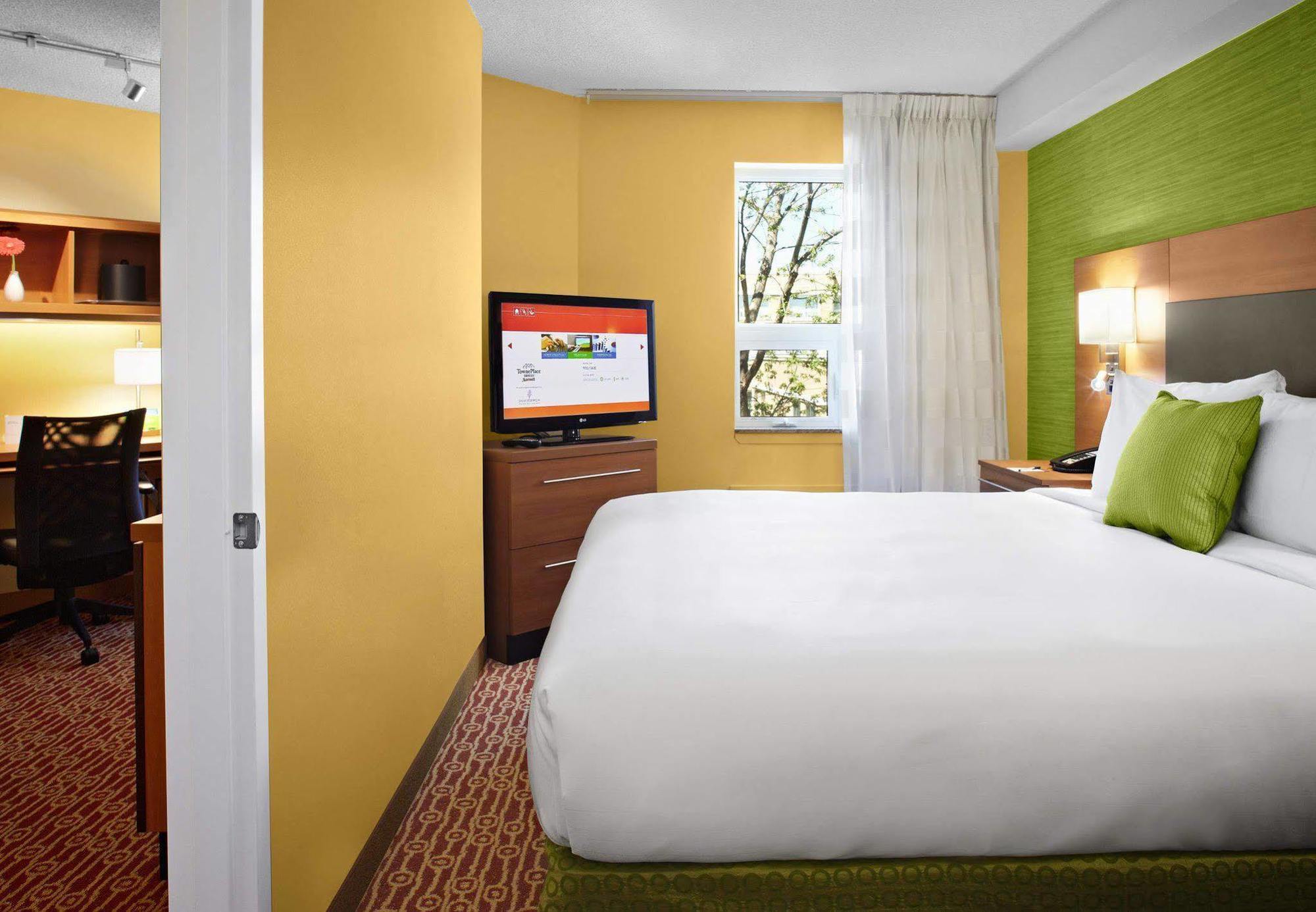 Towneplace Suites By Marriott Mississauga-Airport Corporate Centre Room photo